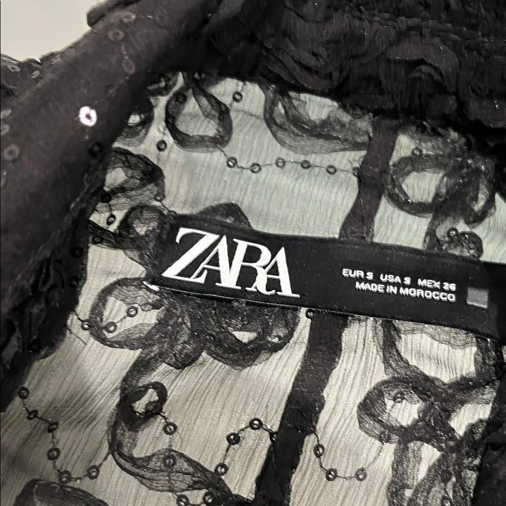 Elegant Black Lace Blazer - Picture 3 of 3